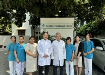 Sun International Clinic スタッフ集合写真